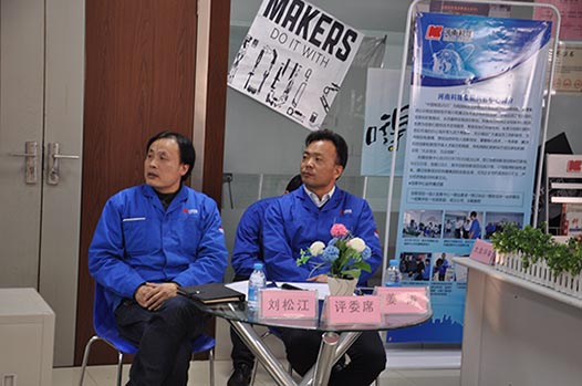 評委：新能源企管副總姜濤、電器公司技術(shù)工藝部部長劉松江